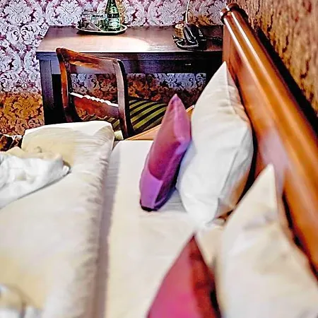 Palac Bazantarnia Hotel