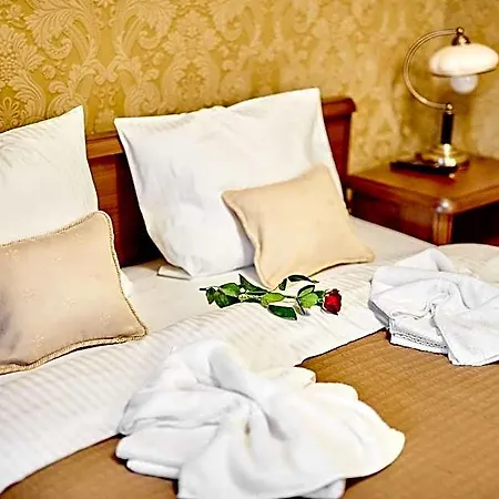 Palac Bazantarnia Hotel *