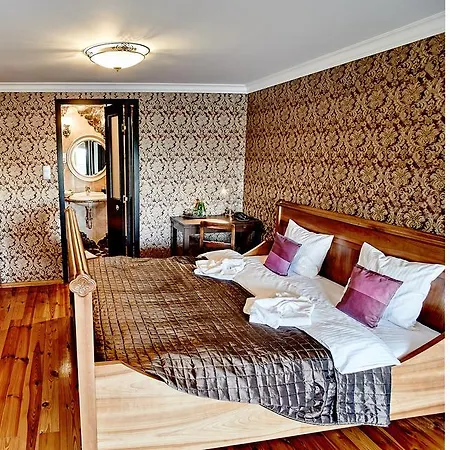 Palac Bazantarnia * بيشتنا