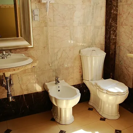 Palac Bazantarnia *