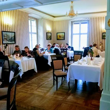 Palac Bazantarnia מלון *